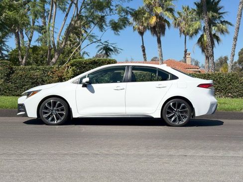 Used 2022 Toyota Corolla SE image 2