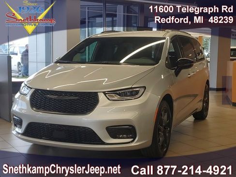 New 2026 Chrysler Pacifica Select image 1