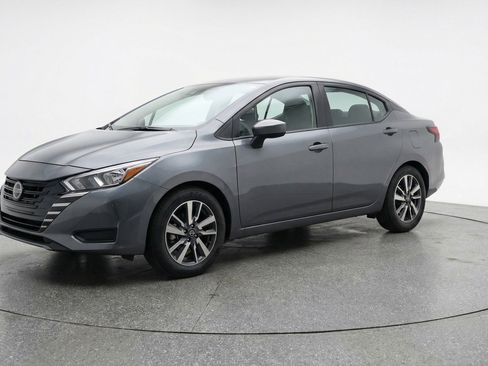 Used 2025 Nissan Versa SV image 3