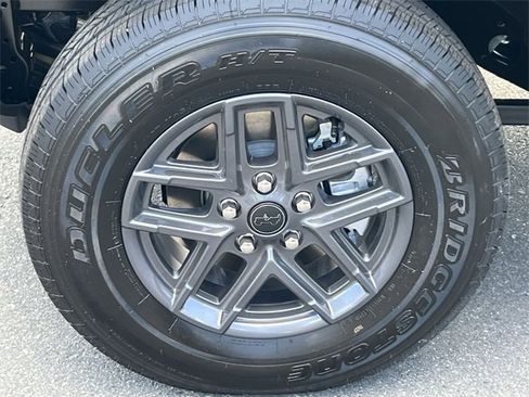 New 2025 Jeep Gladiator Sport image 17