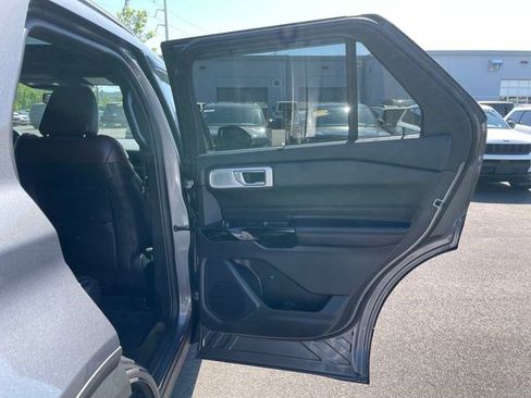 Used 2021 Ford Explorer Platinum w/ Equipment Group 601A AWD/4WD image 18