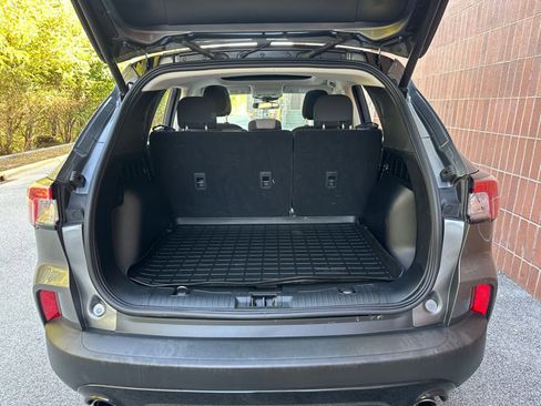 Used 2022 Ford Escape SE w/ SE Sport Appearance Package image 33