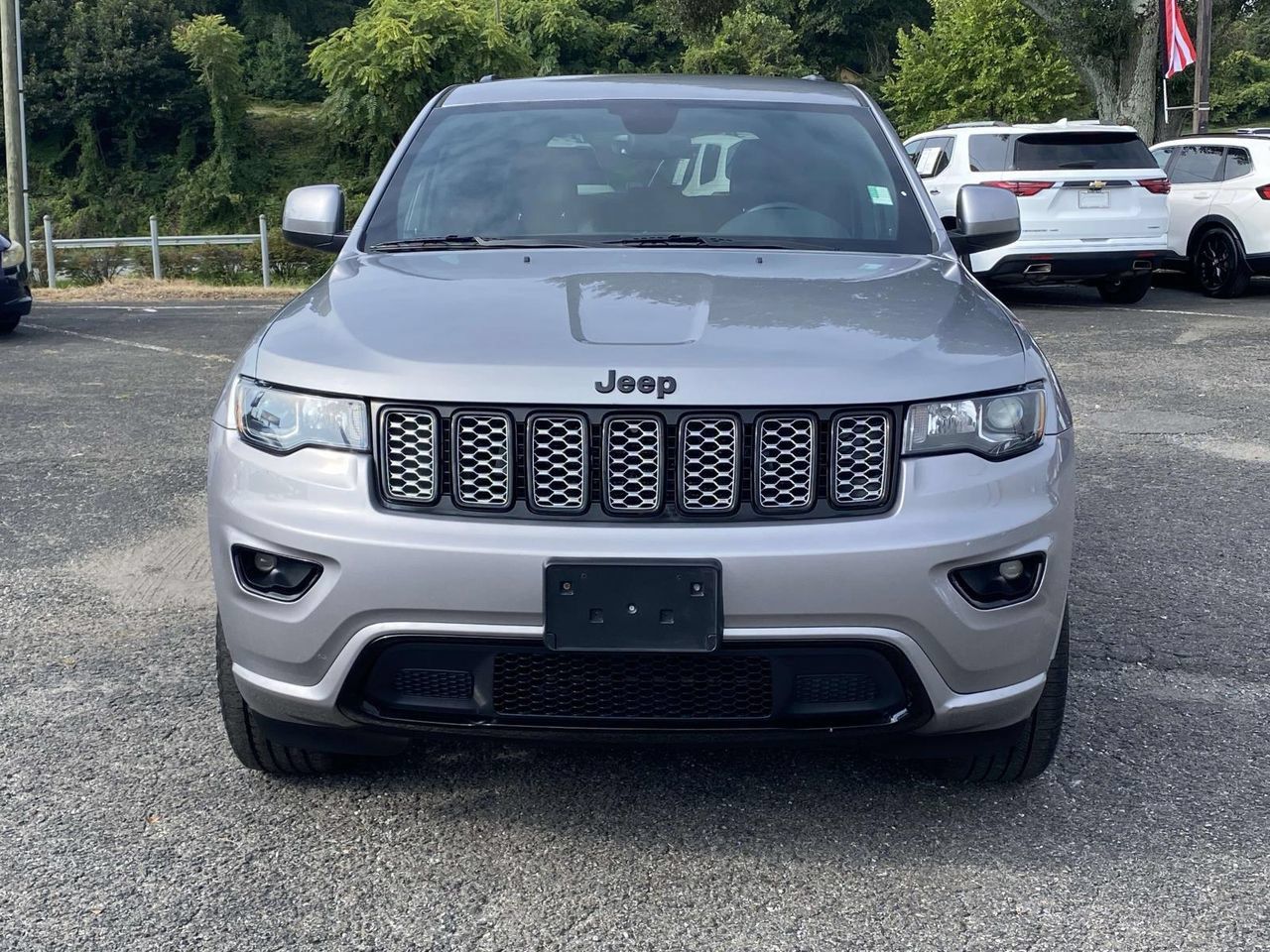 Used 2017 Jeep Grand Cherokee Altitude AWD/4WD image 2
