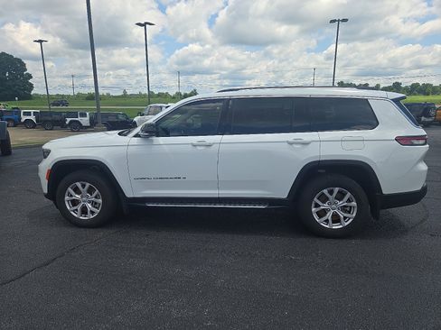 Used 2022 Jeep Grand Cherokee L Limited w/ Luxury Tech Group II image 2