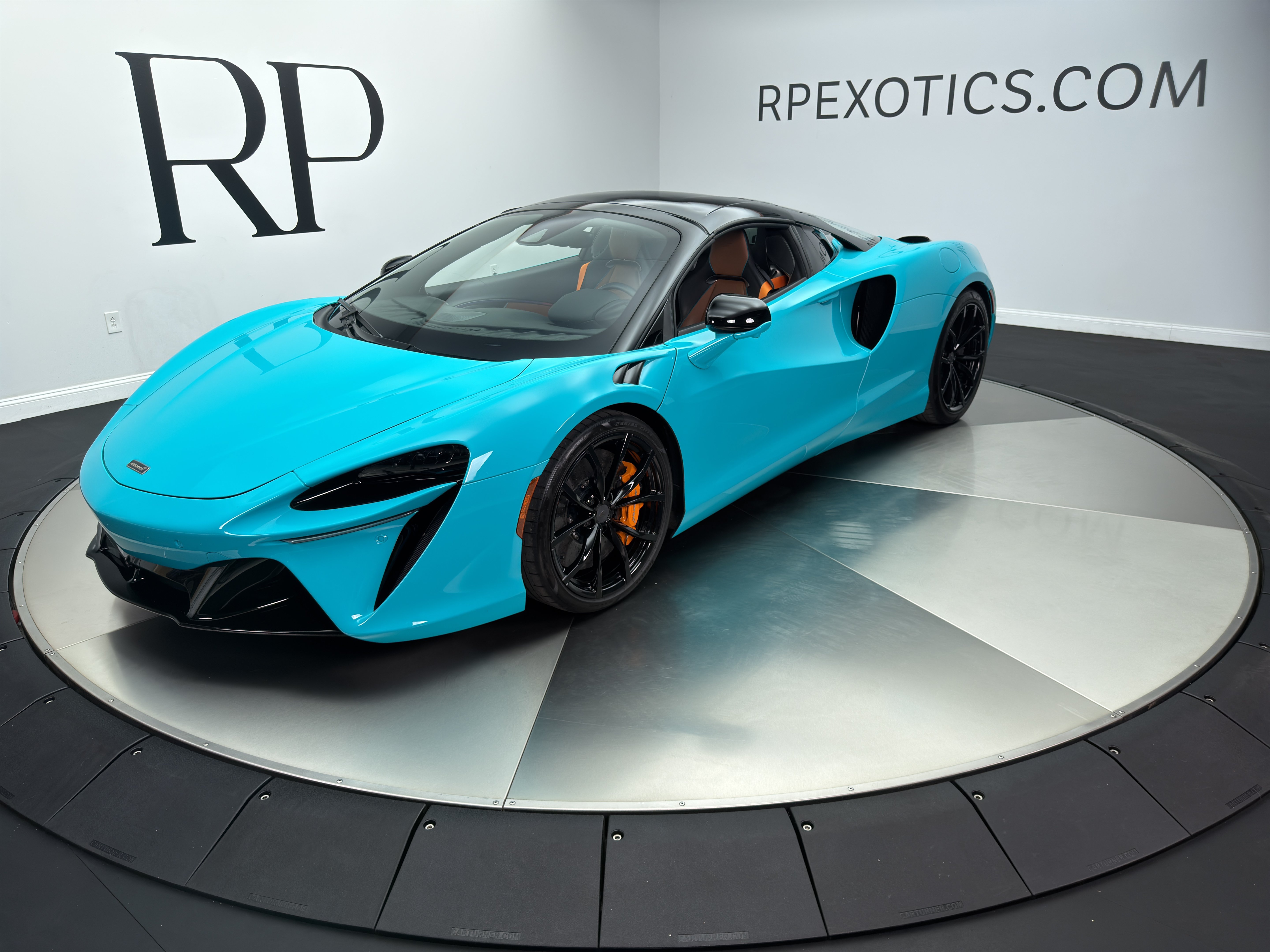 Used 2025 McLaren Artura Spider RWD image 10