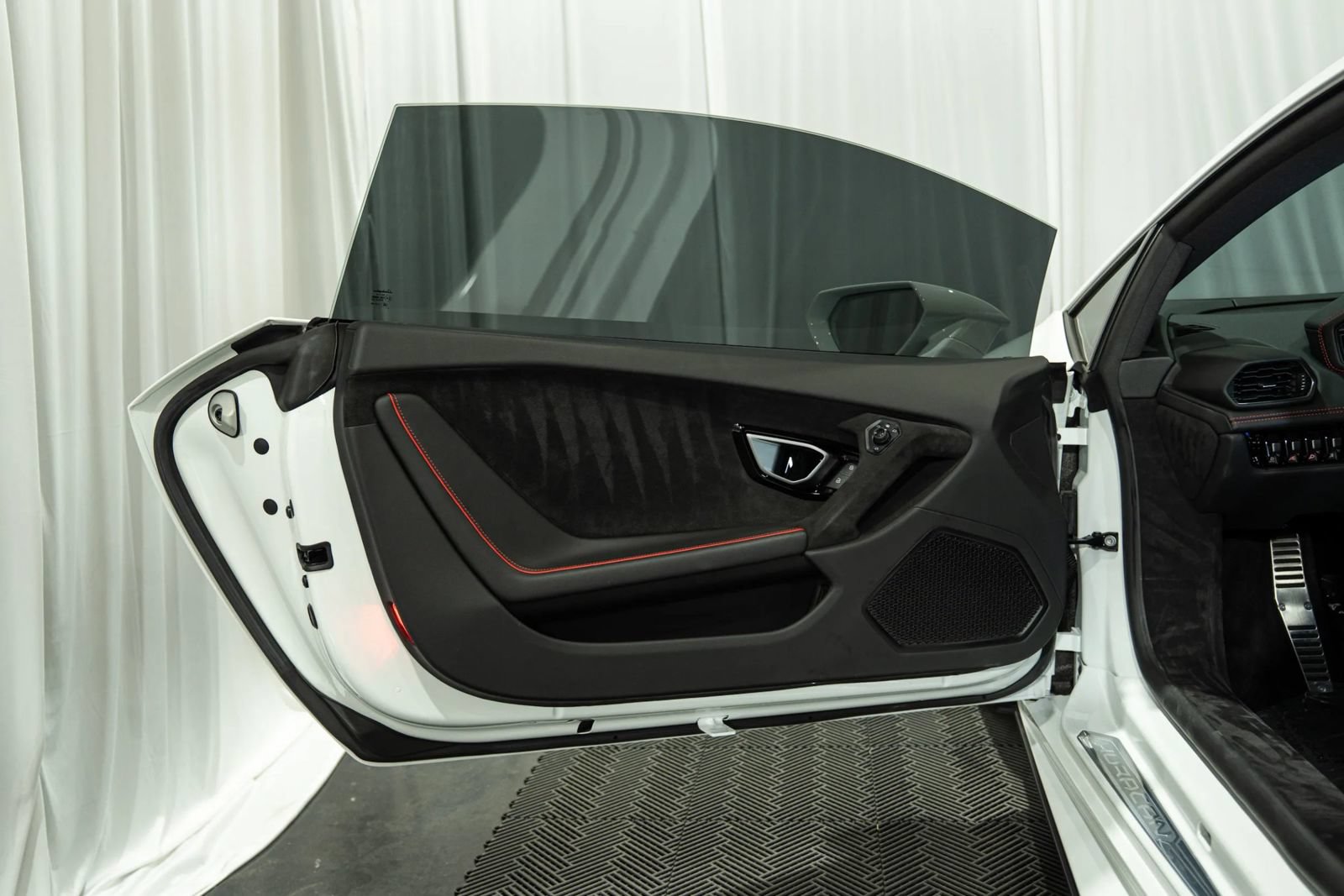 Used 2023 Lamborghini Huracan Tecnica RWD image 17