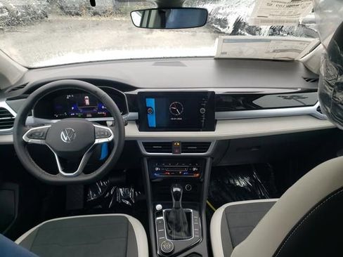 New 2026 Volkswagen Taos SE AWD/4WD image 8