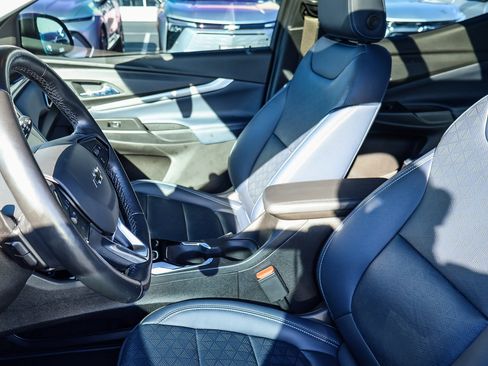 Used 2022 Chevrolet Bolt EUV Premier w/ Sun & Sound Package image 16