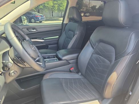 Certified 2024 Nissan Pathfinder Platinum w/ Cargo Package FWD image 15