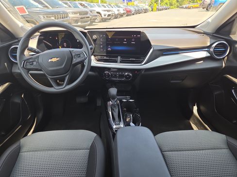 Used 2026 Chevrolet Trax LT FWD image 24