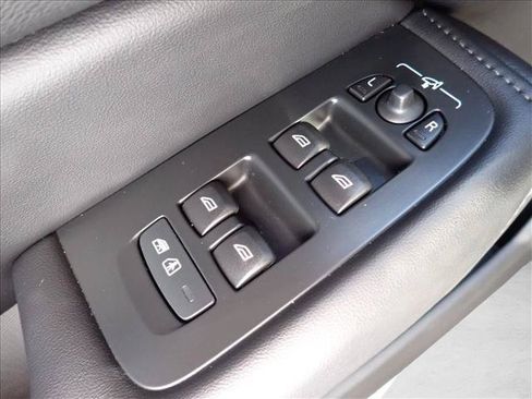 Used 2025 Volvo XC60 B5 Plus AWD/4WD image 16