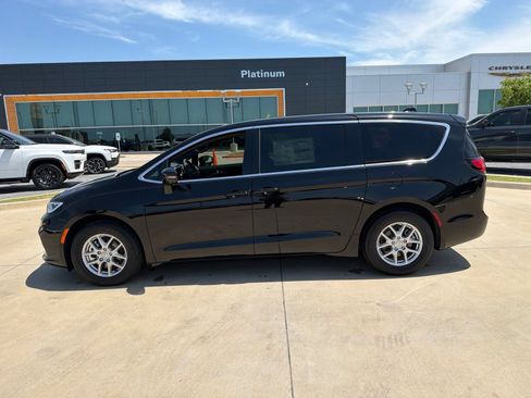New 2026 Chrysler Pacifica Select FWD image 2