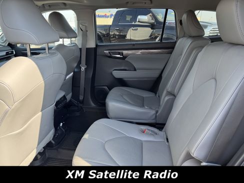 Used 2023 Toyota Highlander Limited image 5