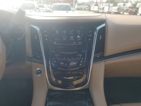 Used 2018 Cadillac Escalade ESV Platinum image 10