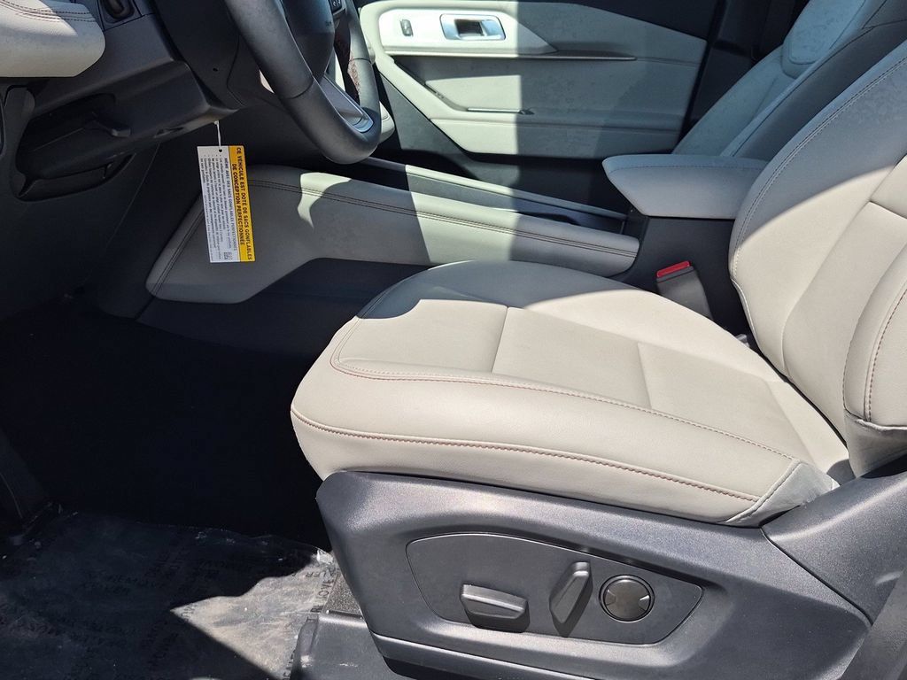 New 2026 Ford Explorer Active w/ Active Comfort Package RWD image 18
