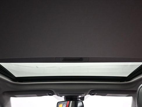 Used 2020 Toyota Camry SE w/ Sunroof Package FWD image 40