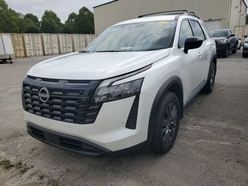 Used 2026 Nissan Pathfinder SV FWD image 3