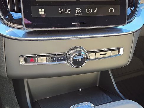 New 2026 Volvo XC90 B6 Ultra image 29