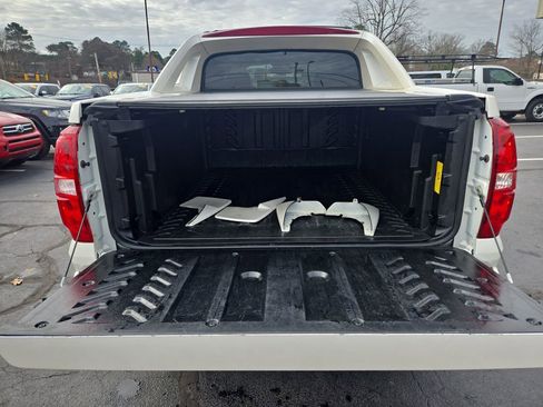 Used 2013 Chevrolet Avalanche LTZ image 29