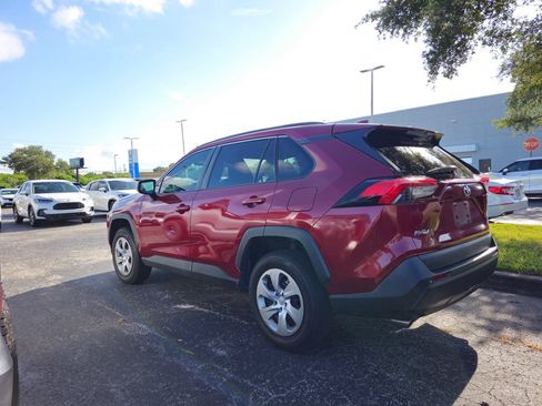 Used 2020 Toyota RAV4 LE FWD image 7