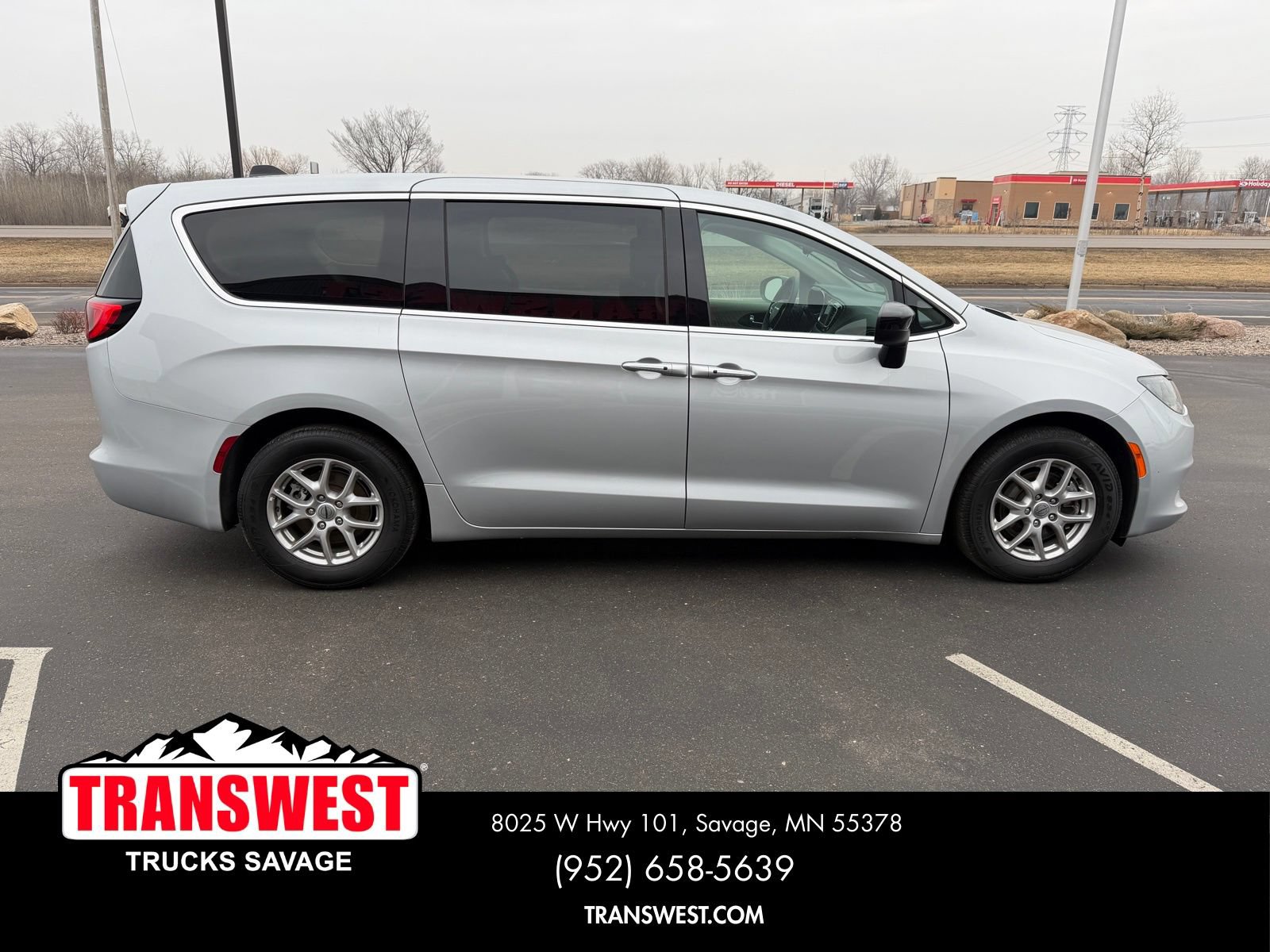 Used 2024 Chrysler Voyager LX FWD image 6