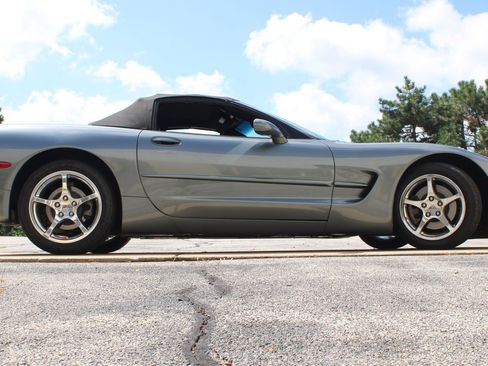 Used 2004 Chevrolet Corvette Convertible w/ Preferred Equipment Group RWD image 33