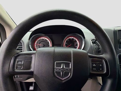Used 2017 Dodge Grand Caravan SE image 11