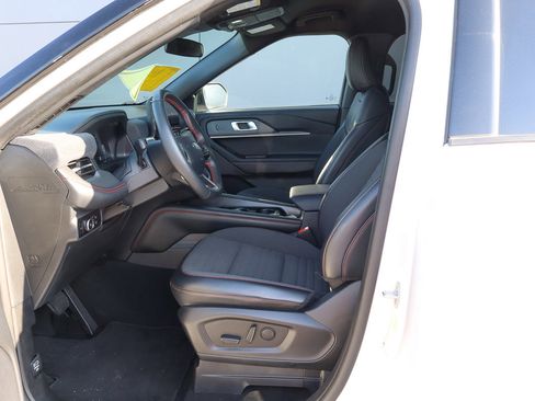 Used 2025 Ford Explorer ST-Line w/ ST-Line Street Pack AWD/4WD image 7