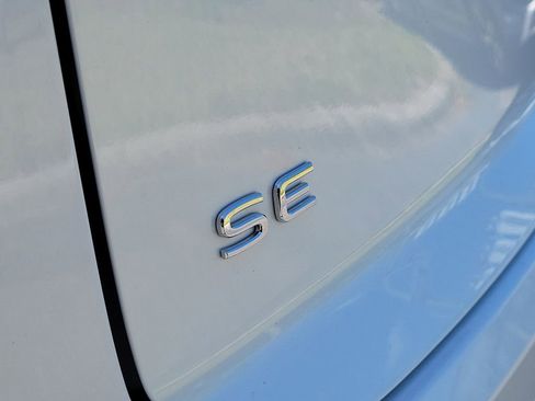 Used 2026 Volkswagen Atlas Cross Sport SE image 5