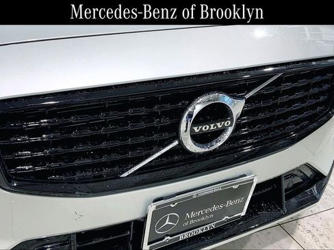 Used 2021 Volvo S60 T5 Momentum image 30