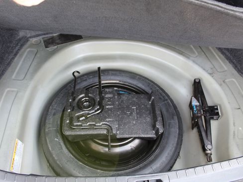 Used 2018 Toyota Corolla XLE w/ Carpet Mat Package (TMS) image 33