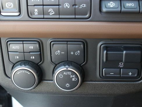 Used 2021 Chevrolet Tahoe High Country w/ Premium Package AWD/4WD image 31