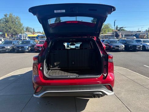 Used 2021 Toyota Highlander XSE AWD/4WD image 8
