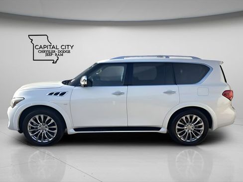Used 2016 INFINITI QX80 4WD w/ Deluxe Technology Package image 2