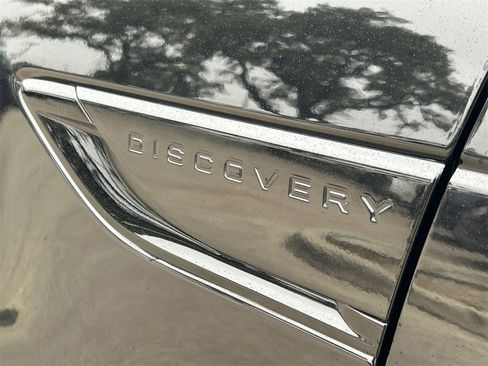Used 2024 Land Rover Discovery Dynamic SE image 25