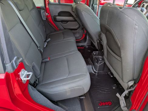 Used 2021 Jeep Wrangler Unlimited Sahara image 33