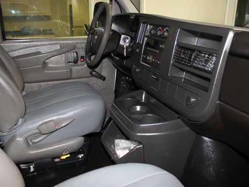 Used 2009 Chevrolet Express 1500 RWD image 22