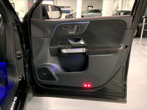 Used 2025 Mercedes-Benz GLB 35 AMG 4MATIC image 21