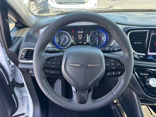 Used 2025 Chrysler Pacifica Limited FWD image 15