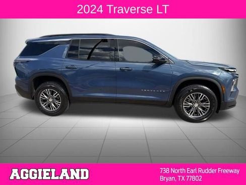 Used 2024 Chevrolet Traverse LT FWD image 2
