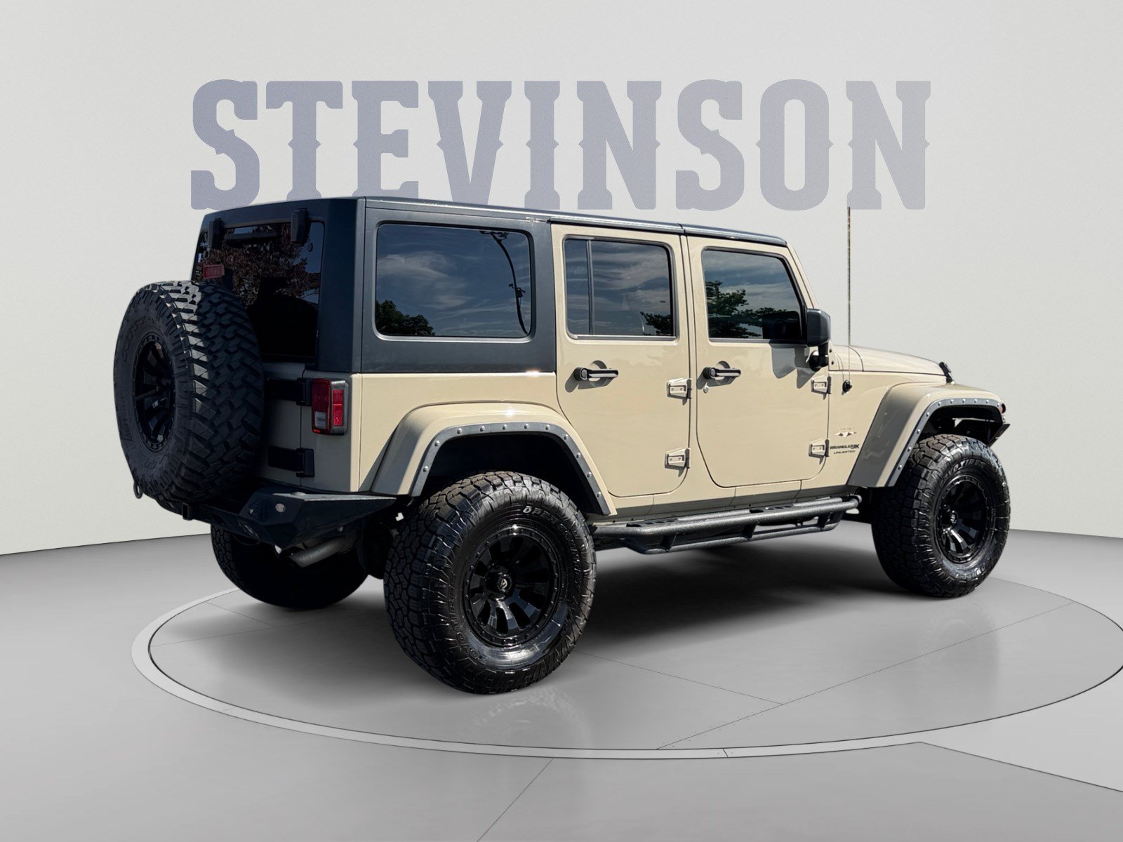 Used 2018 Jeep Wrangler Unlimited Sahara w/ Connectivity Group AWD/4WD image 5