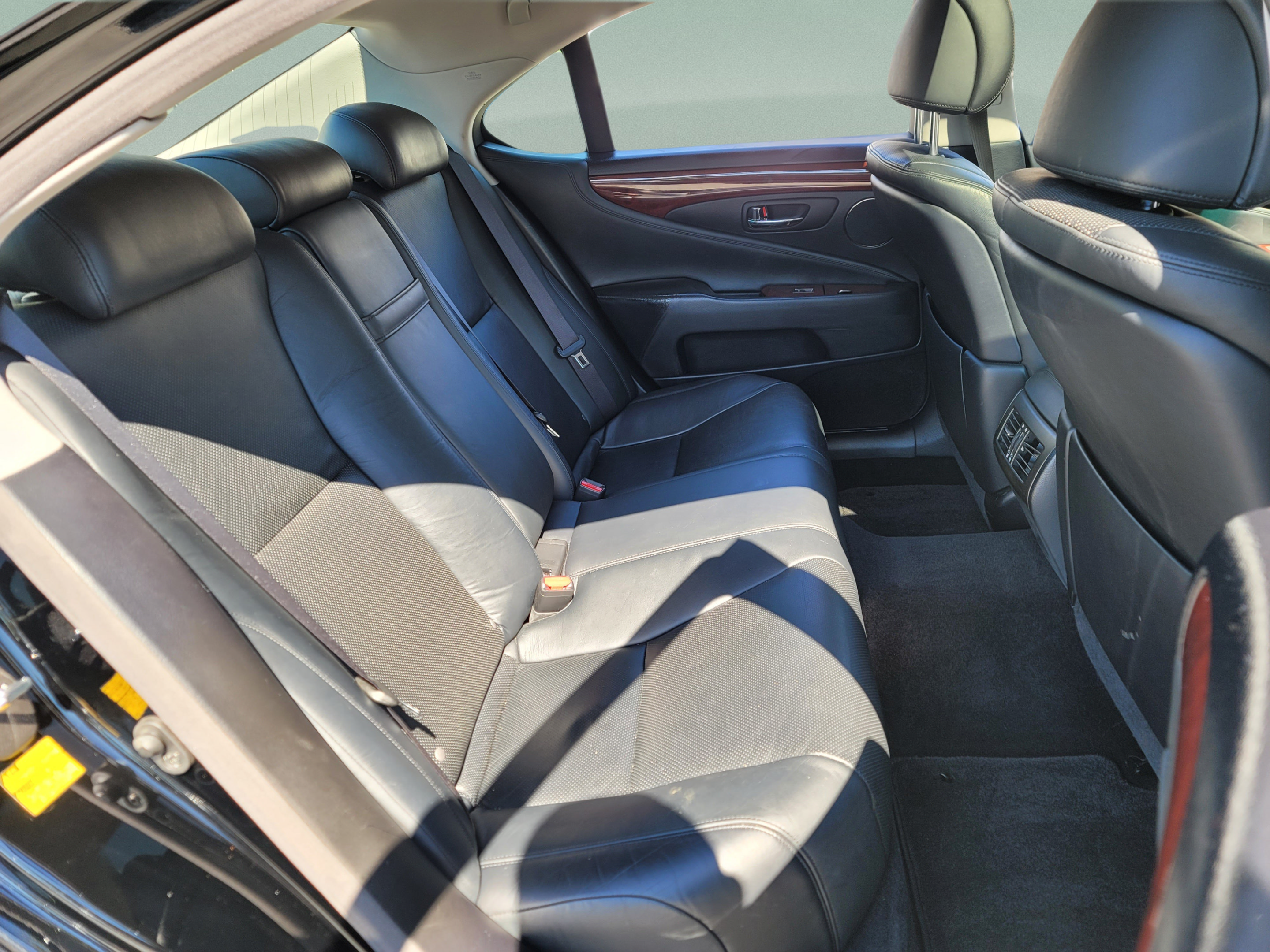 Used 2012 Lexus LS 460 AWD w/ Comfort Pkg image 20