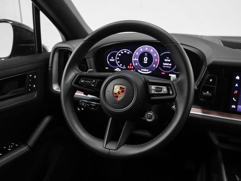 Certified 2024 Porsche Cayenne Coupe AWD/4WD image 34
