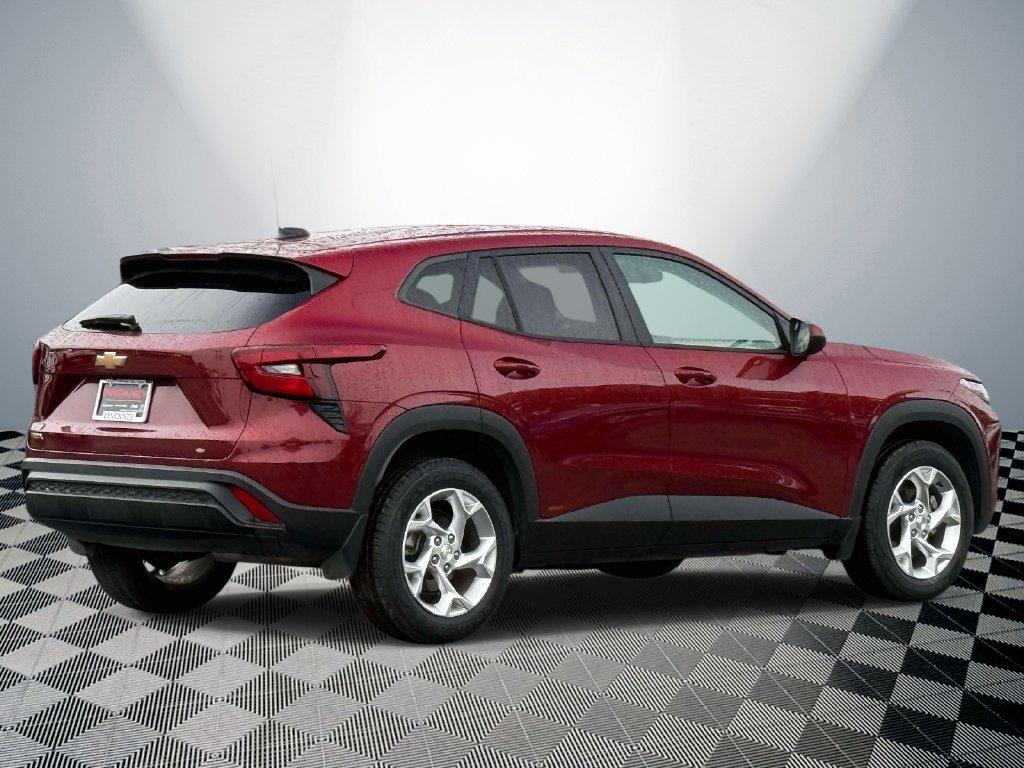 Used 2024 Chevrolet Trax LS w/ LS Convenience Package FWD image 6