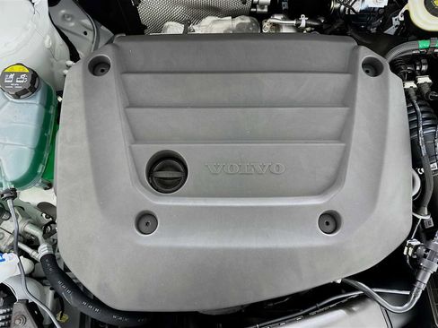 New 2026 Volvo XC40 B5 Plus w/ Protection Package Premier image 29