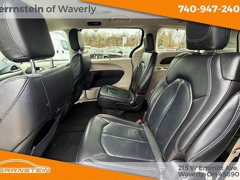Used 2022 Chrysler Pacifica Touring-L image 15