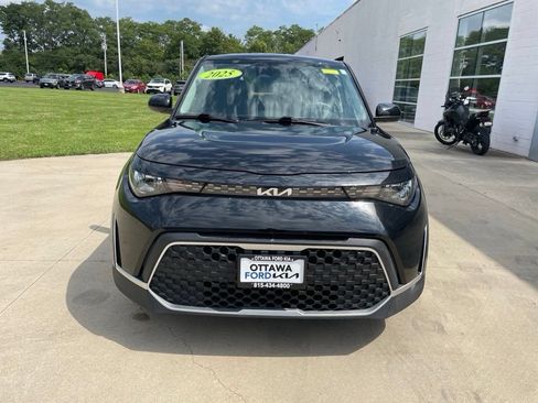 Used 2025 Kia Soul LX FWD image 3