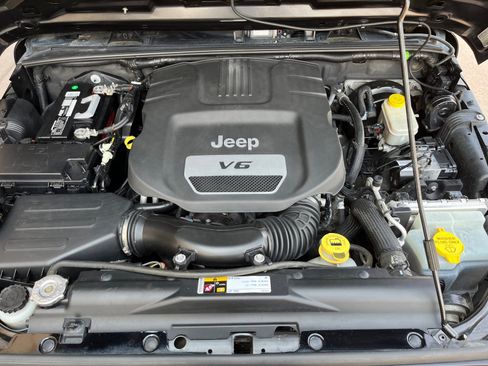 Used 2014 Jeep Wrangler Sport w/ Quick Order Package 24S AWD/4WD image 21