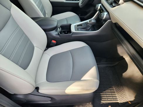 Used 2023 Toyota RAV4 XLE Premium image 13