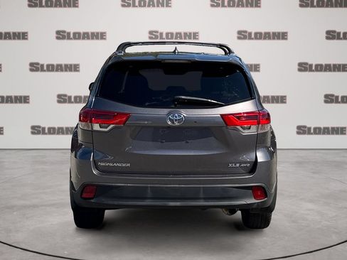 Used 2019 Toyota Highlander XLE AWD/4WD image 4